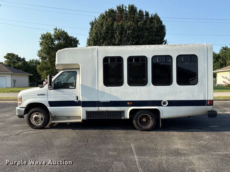 image for item EV6077 2011 Ford E350 shuttle bus