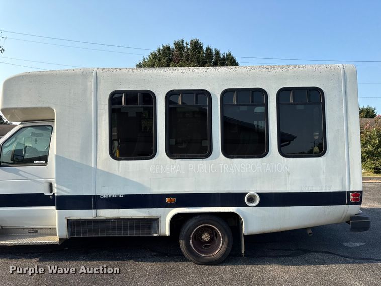image for item EV6077 2011 Ford E350 shuttle bus