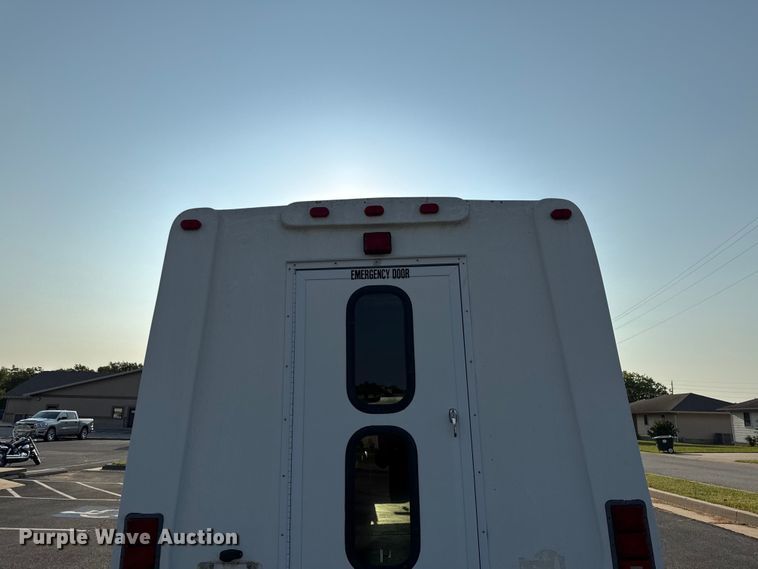 image for item EV6077 2011 Ford E350 shuttle bus