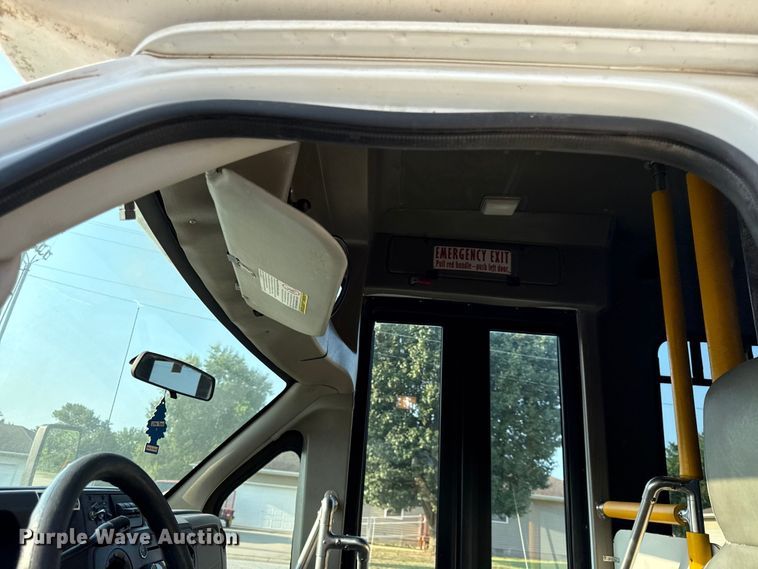 image for item EV6077 2011 Ford E350 shuttle bus