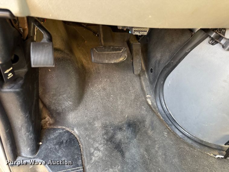 image for item EV6077 2011 Ford E350 shuttle bus