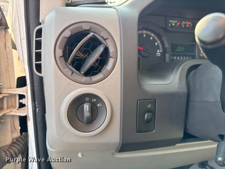image for item EV6077 2011 Ford E350 shuttle bus