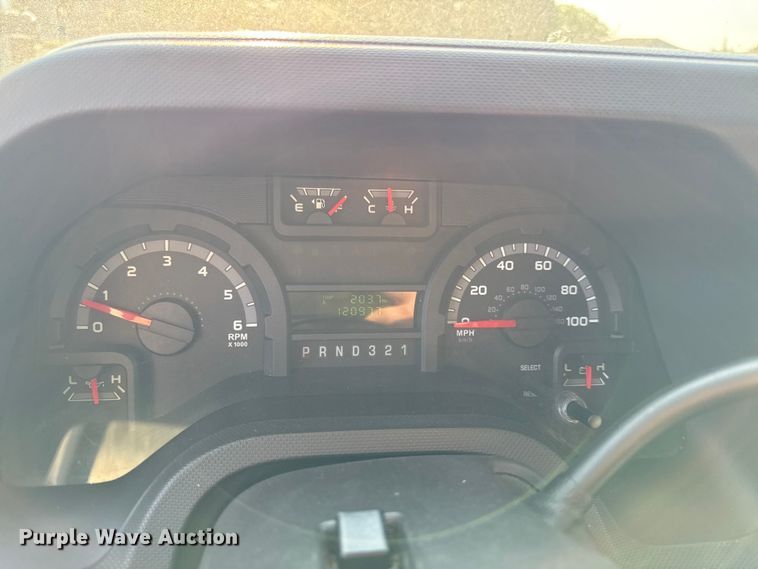 image for item EV6077 2011 Ford E350 shuttle bus