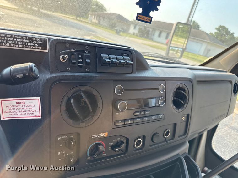 image for item EV6077 2011 Ford E350 shuttle bus