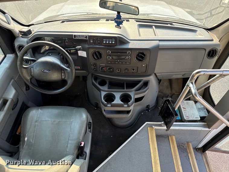 image for item EV6077 2011 Ford E350 shuttle bus