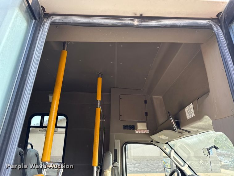 image for item EV6077 2011 Ford E350 shuttle bus