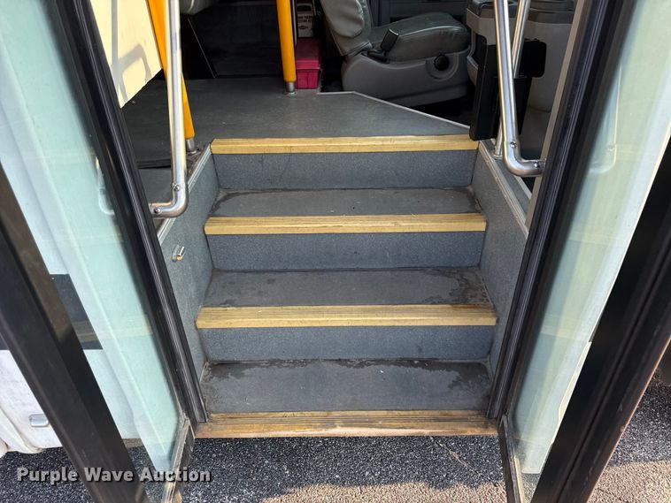 image for item EV6077 2011 Ford E350 shuttle bus