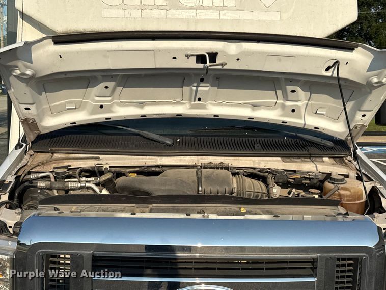 image for item EV6077 2011 Ford E350 shuttle bus