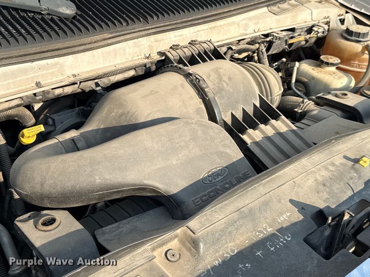 image for item EV6077 2011 Ford E350 shuttle bus