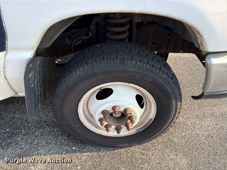 image for item EV6077 2011 Ford E350 shuttle bus