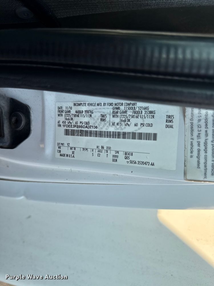 image for item EV6077 2011 Ford E350 shuttle bus