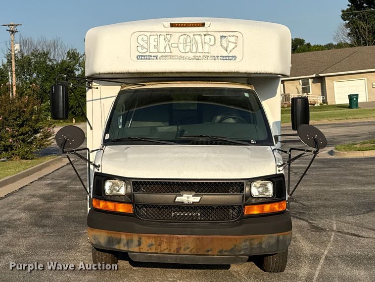 image for item EV6083 2009 Chevrolet Express 3500 shuttle bus