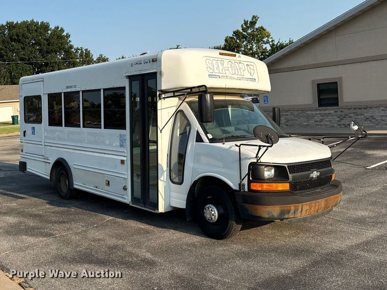 image for item EV6083 2009 Chevrolet Express 3500 shuttle bus