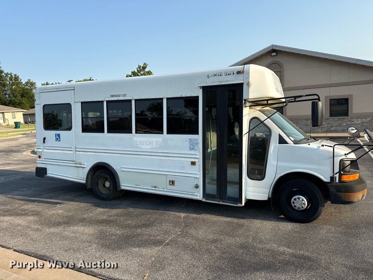 image for item EV6083 2009 Chevrolet Express 3500 shuttle bus