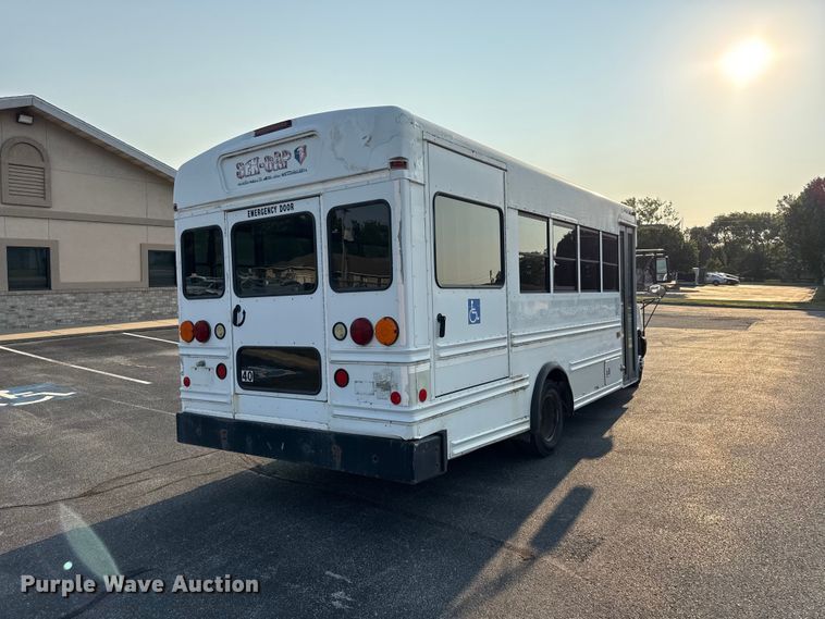 image for item EV6083 2009 Chevrolet Express 3500 shuttle bus