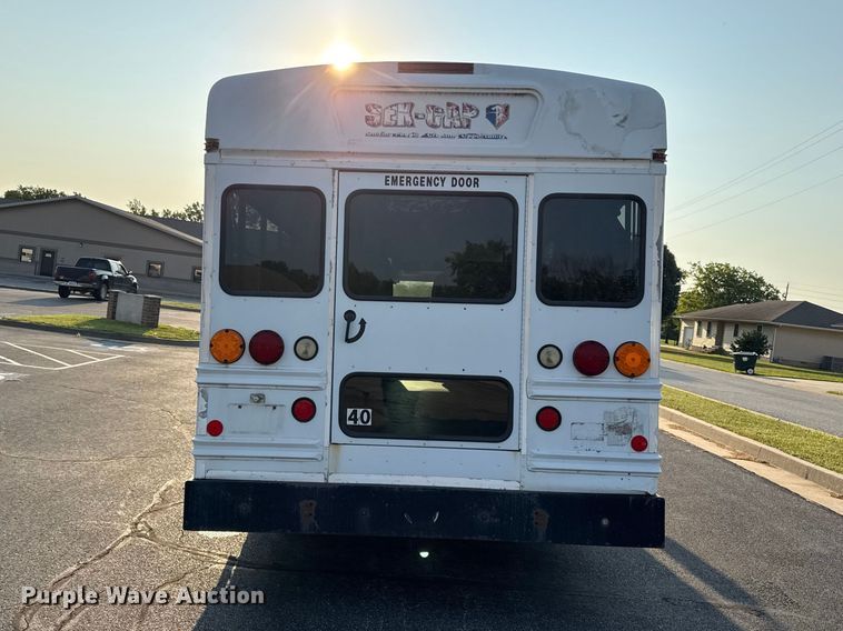 image for item EV6083 2009 Chevrolet Express 3500 shuttle bus
