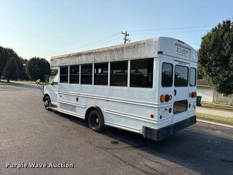 image for item EV6083 2009 Chevrolet Express 3500 shuttle bus
