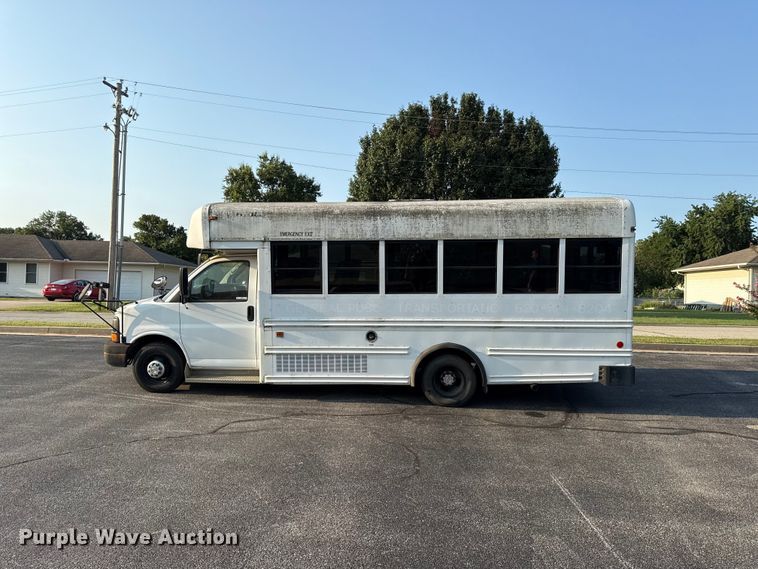 image for item EV6083 2009 Chevrolet Express 3500 shuttle bus