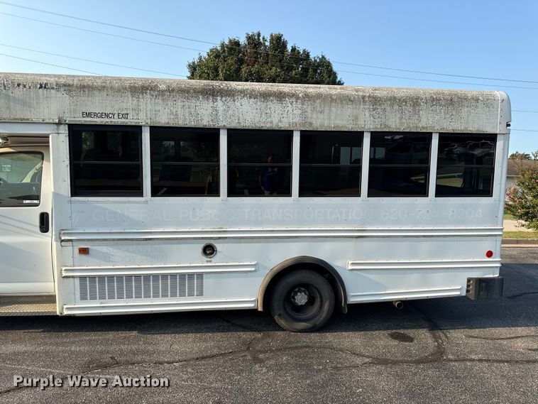 image for item EV6083 2009 Chevrolet Express 3500 shuttle bus