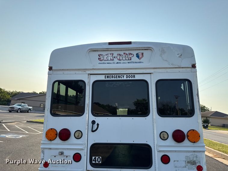 image for item EV6083 2009 Chevrolet Express 3500 shuttle bus