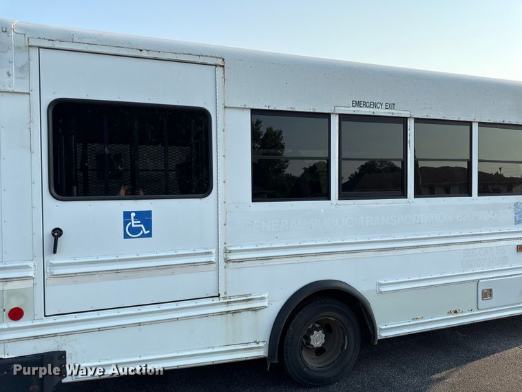 image for item EV6083 2009 Chevrolet Express 3500 shuttle bus