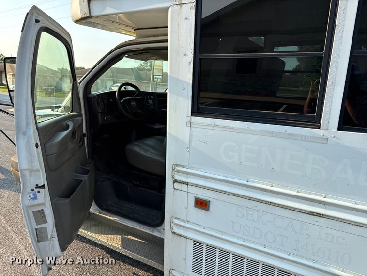 image for item EV6083 2009 Chevrolet Express 3500 shuttle bus
