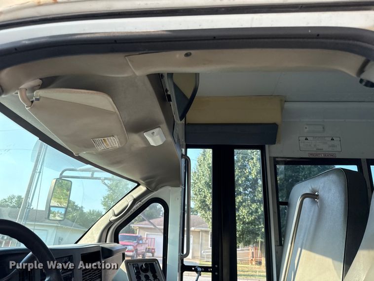 image for item EV6083 2009 Chevrolet Express 3500 shuttle bus