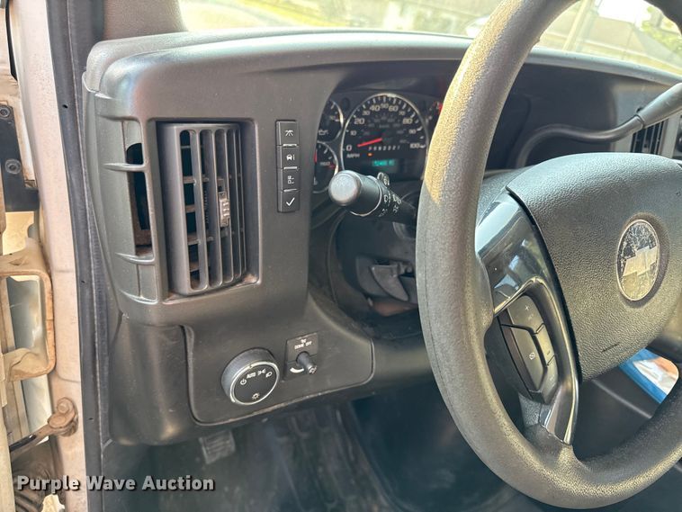 image for item EV6083 2009 Chevrolet Express 3500 shuttle bus