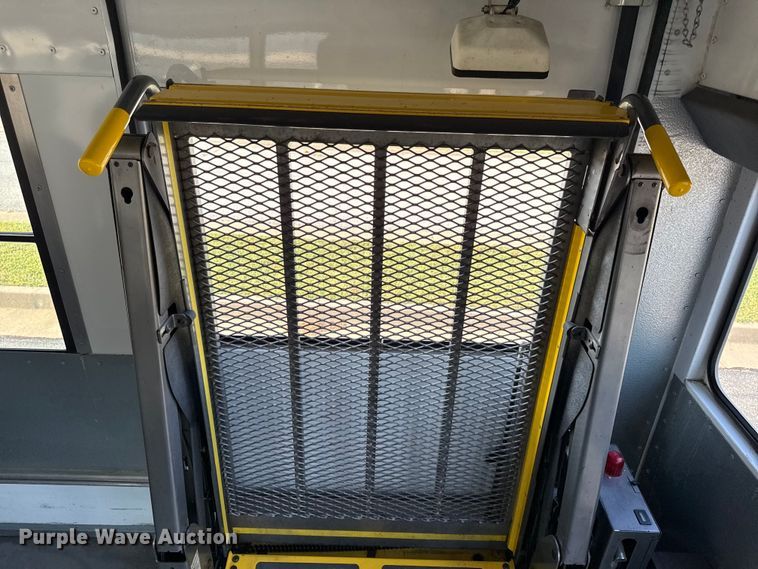 image for item EV6083 2009 Chevrolet Express 3500 shuttle bus
