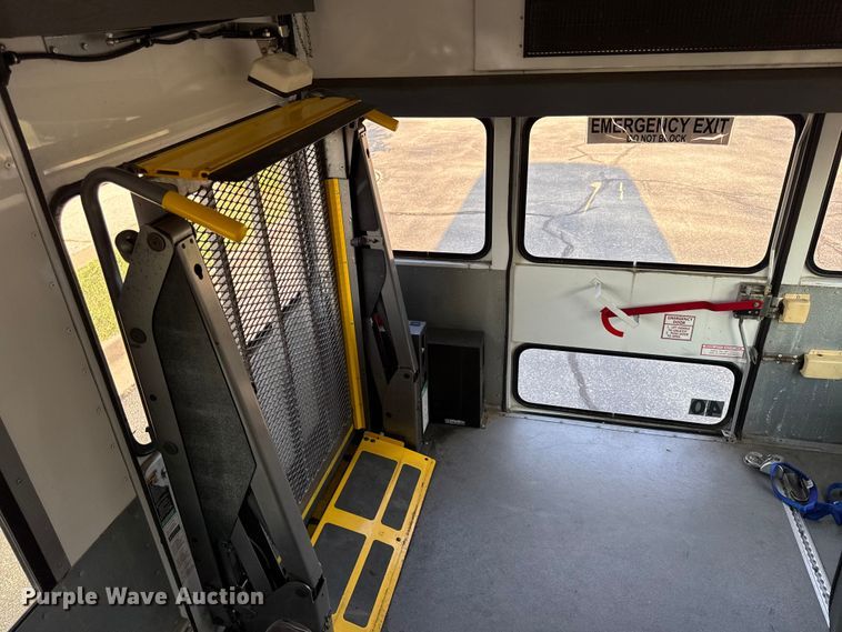 image for item EV6083 2009 Chevrolet Express 3500 shuttle bus