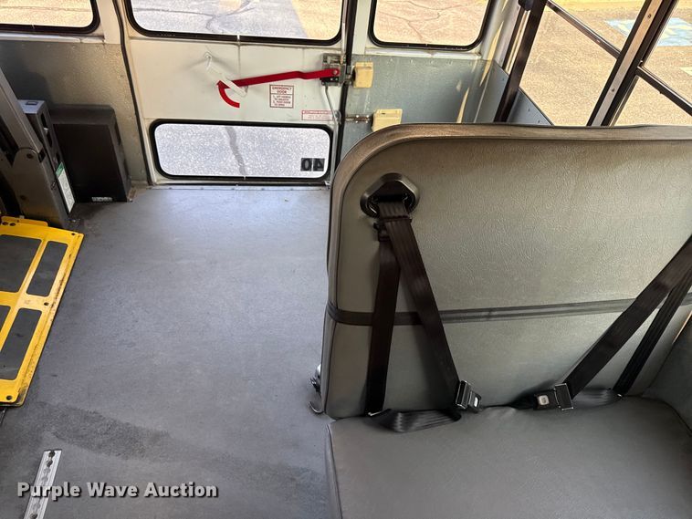 image for item EV6083 2009 Chevrolet Express 3500 shuttle bus
