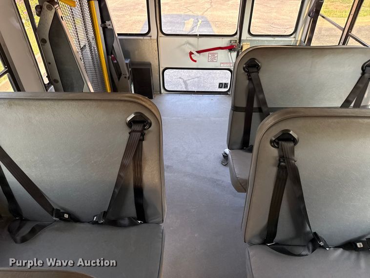 image for item EV6083 2009 Chevrolet Express 3500 shuttle bus