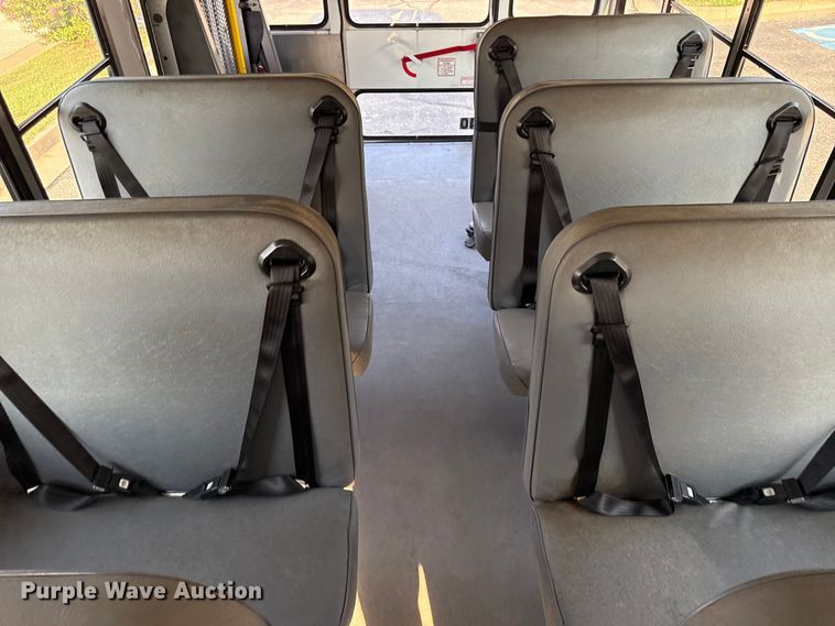 image for item EV6083 2009 Chevrolet Express 3500 shuttle bus