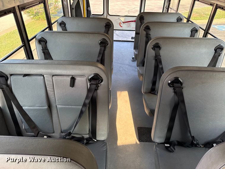 image for item EV6083 2009 Chevrolet Express 3500 shuttle bus