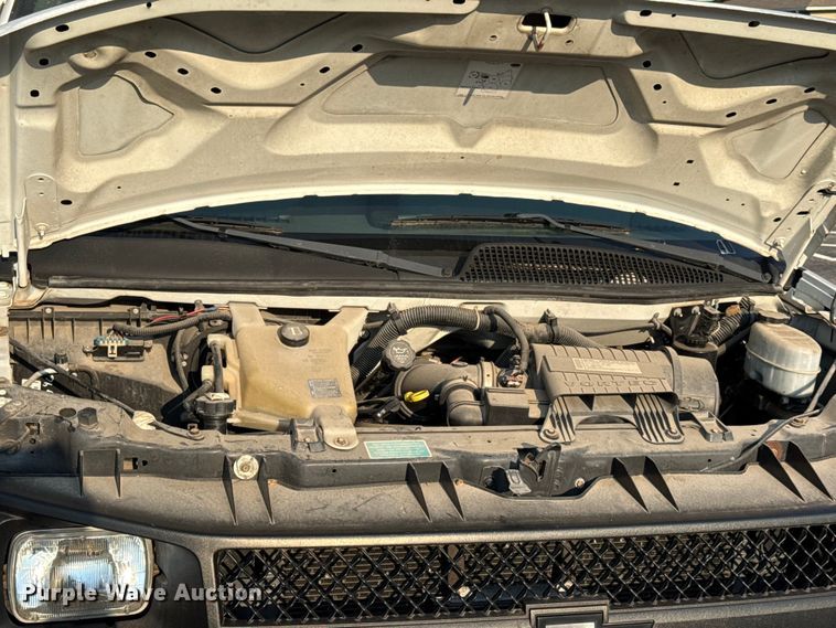 image for item EV6083 2009 Chevrolet Express 3500 shuttle bus