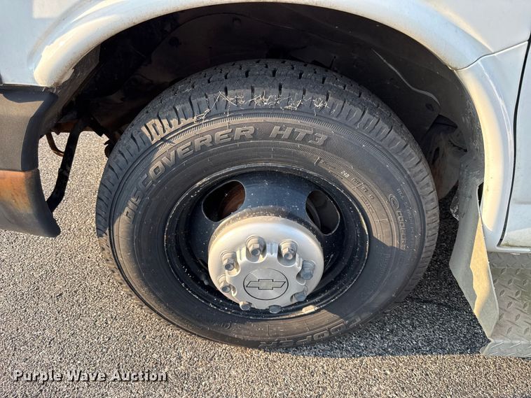 image for item EV6083 2009 Chevrolet Express 3500 shuttle bus