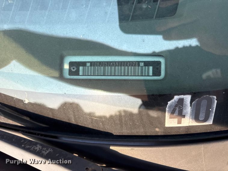 image for item EV6083 2009 Chevrolet Express 3500 shuttle bus