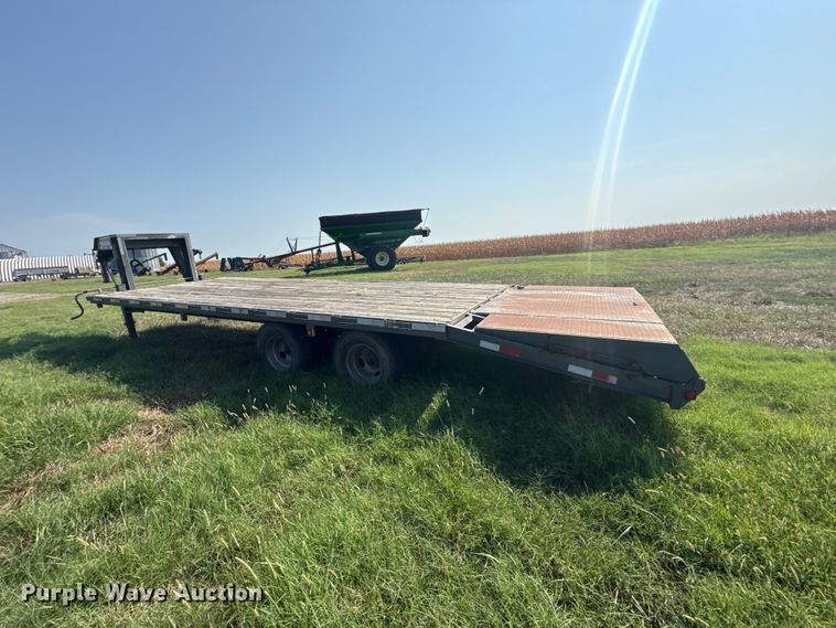 image for item EV6110 2005 Titan equipment trailer