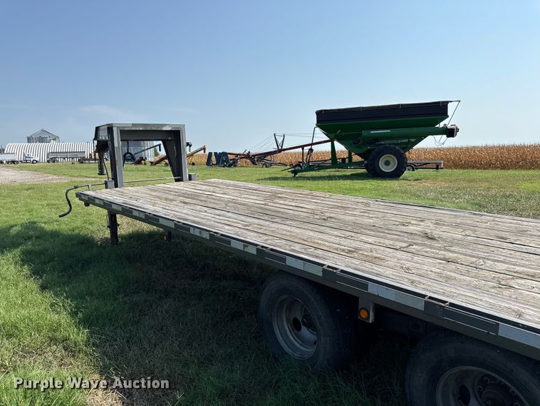 image for item EV6110 2005 Titan equipment trailer