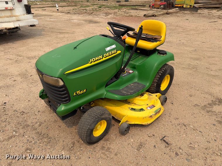 John Deere LT166 lawn mower