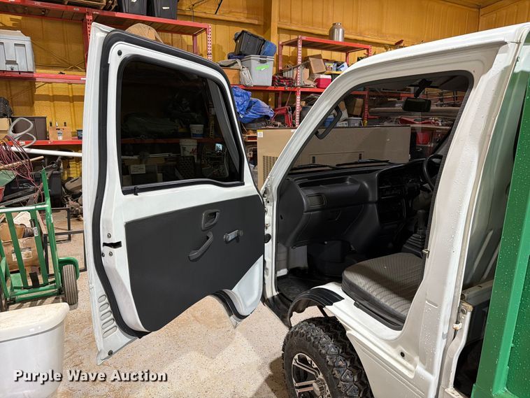 image for item EW8639 1993 Suzuki Carry mini truck