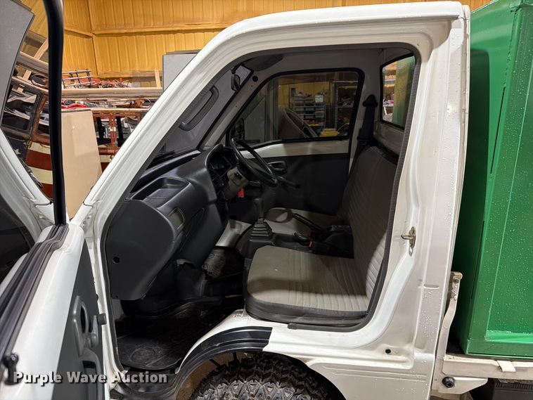 image for item EW8639 1993 Suzuki Carry mini truck