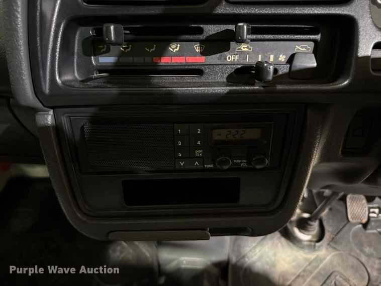 image for item EW8639 1993 Suzuki Carry mini truck
