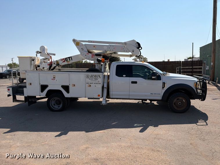 image for item EW8644 2017 Ford F-550 bucket truck