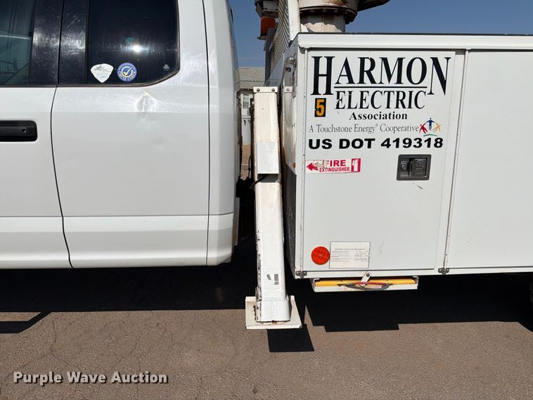 image for item EW8644 2017 Ford F-550 bucket truck