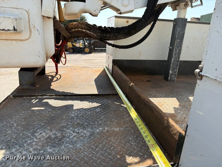 image for item EW8644 2017 Ford F-550 bucket truck