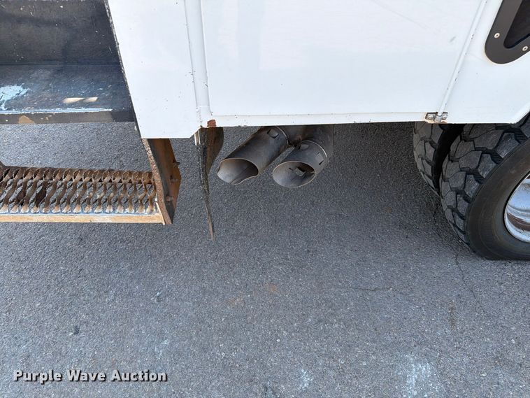 image for item EW8644 2017 Ford F-550 bucket truck