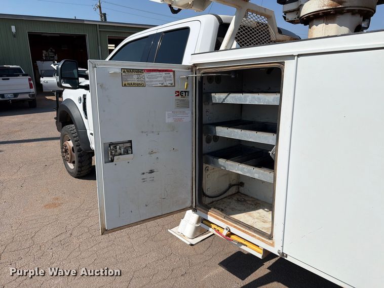 image for item EW8644 2017 Ford F-550 bucket truck