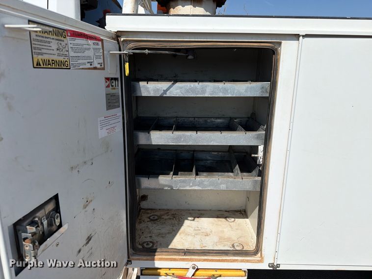 image for item EW8644 2017 Ford F-550 bucket truck