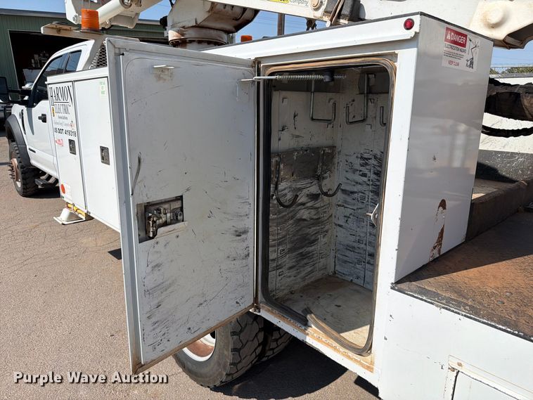 image for item EW8644 2017 Ford F-550 bucket truck